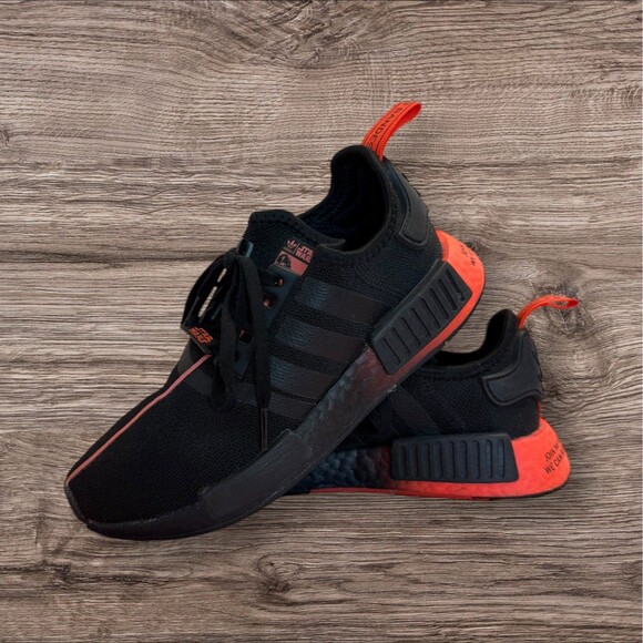 Adidas x Star Wars Edition NMD R1- Youth Size 4.5- Darth Vader - Picture 1 of 4